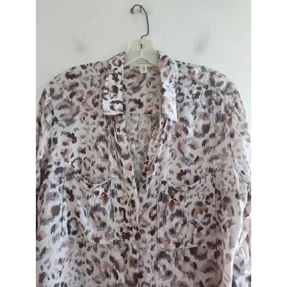 Cloth & Stone Anthropologie Grey Animal Print Button Down Blouse size Large - Picture 4 of 8